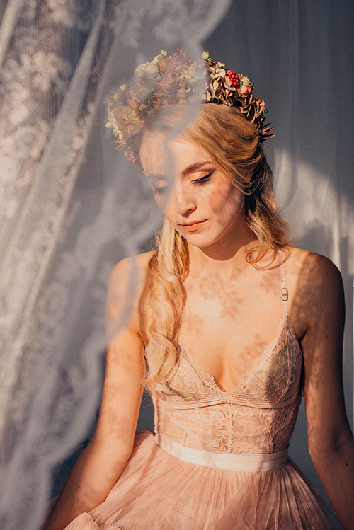 flowergown : zauberhaftfloristik photography : julie schönewolf hair/make up : uta stabler model : luise morgen
