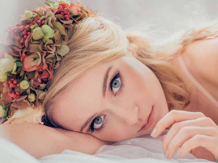 flowergown : zauberhaftfloristik photography : julie schönewolf hair/make up : uta stabler model : luise morgen