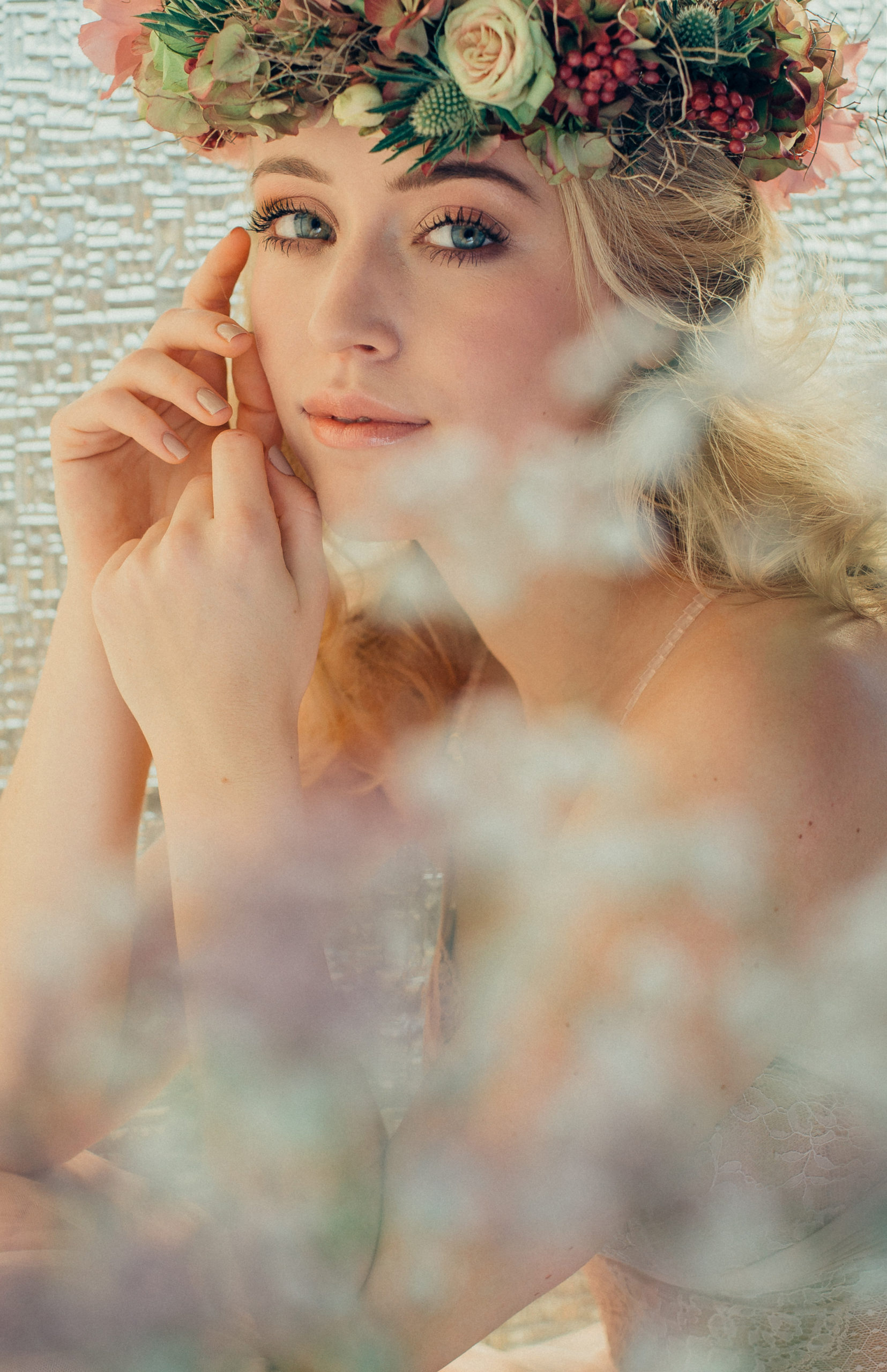 flowergown : zauberhaftfloristik photography : julie schönewolf hair/make up : uta stabler model : luise morgen
